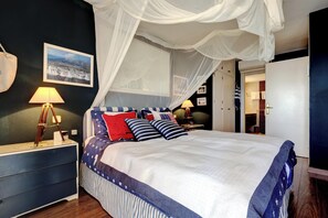 2 slaapkamers, een strijkplank/strijkijzer, gratis wifi, beddengoed