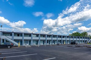 Exterior - Travelodge By Wyndham Charles Town/Harpers Ferry (Charles Town)