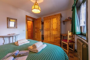 Family Apartment, 2 Bedrooms (Casa Cisi ski in-Ski out 20m) | 2 bedrooms, free WiFi, bed sheets