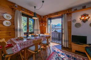 Family Apartment, 2 Bedrooms, Terrace (Casa Cisi ski in-Ski out 20m) | Dining - Casa Cisi ski in-Ski out 20m (Livigno)