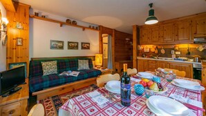 Căn hộ dành cho gia đình, 2 phòng ngủ, hiên (Casa Cisi ski in-Ski out 20m) | Khu ăn uống