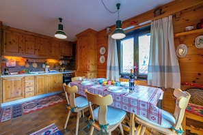Family Apartment, 2 Bedrooms, Terrace (Casa Cisi ski in-Ski out 20m) | Dining - Casa Cisi ski in-Ski out 20m (Livigno)