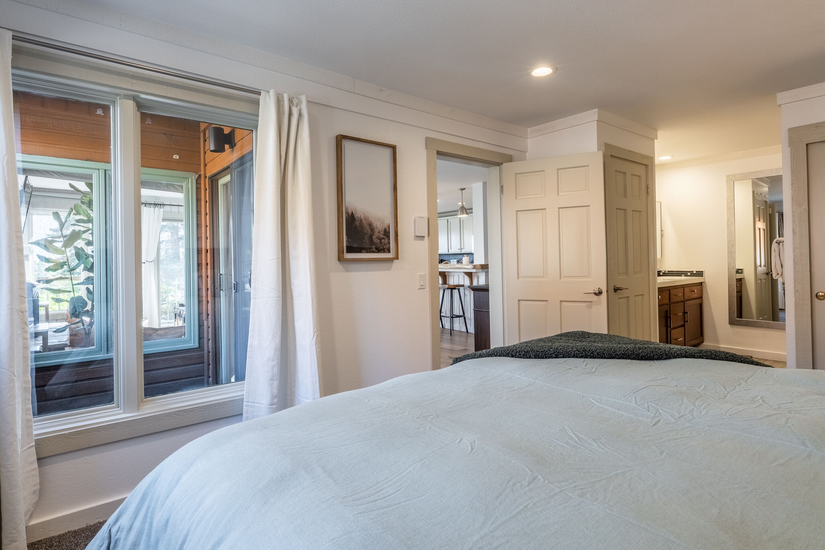 2 slaapkamers, een strijkplank/strijkijzer, gratis wifi, beddengoed