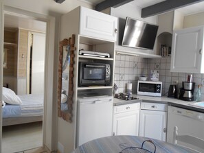 Refrigerador, microondas, horno, placa de cocina