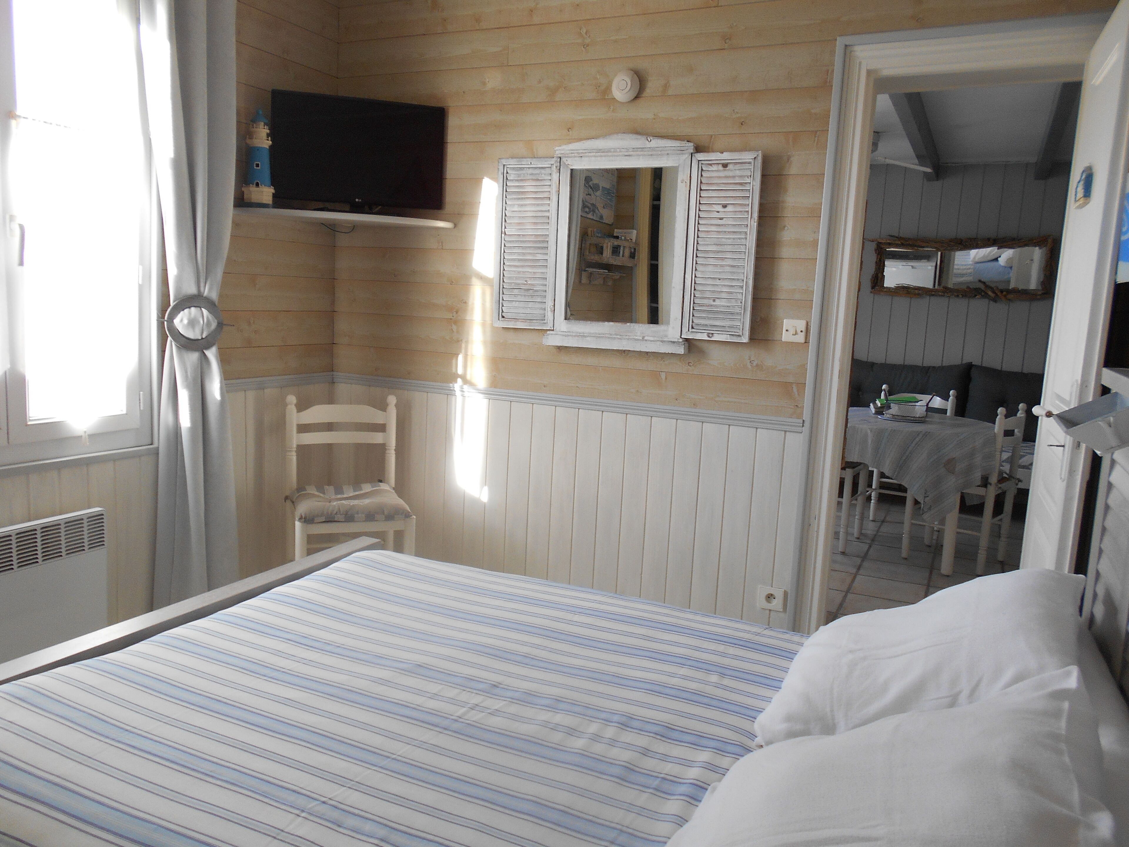 2 chambres, fer et planche à repasser, Wi-Fi gratuit, draps fournis