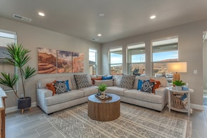 Televisión, chimenea, consola de videojuegos, Hulu