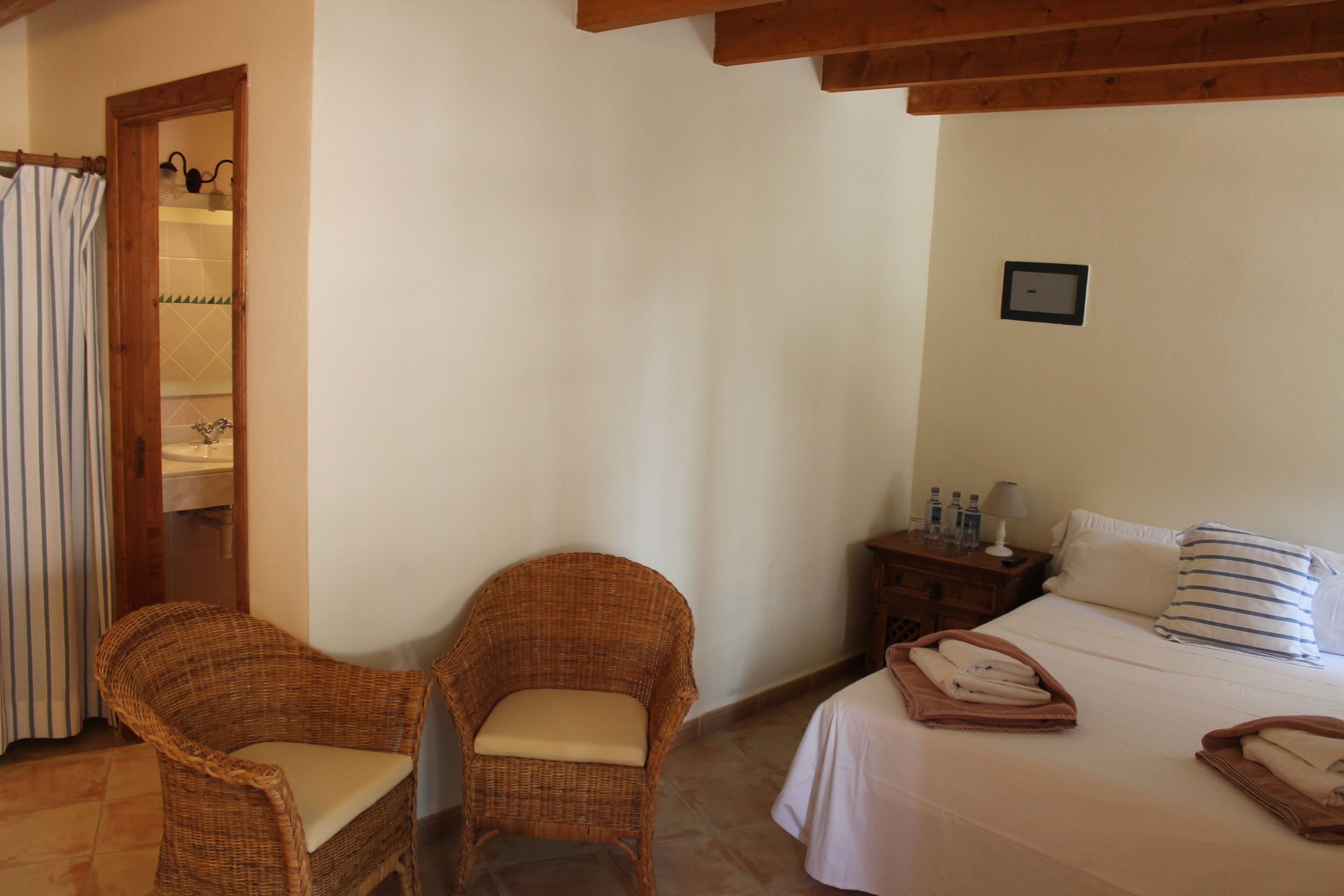 standard double or twin room | 1 bedroom, in-room safe, individually decorated, individually furnished