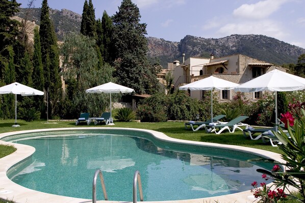 Piscine extérieure (ouverte en saison)