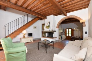 Family Apartment, 2 Bedrooms, 2 Bathrooms, Mountainside (Francigena 4) | Living area | 21-inch flat-screen TV with satellite channels, TV, fireplace