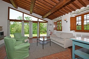 Appartement Familial, plusieurs chambres, 2 salles de bains, côté montagne (Francigena 6) | Coin séjour