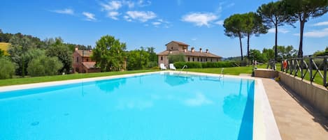 Family Apartment, 2 Bedrooms, 2 Bathrooms, Mountainside (Francigena 5) | Pool | Seasonal outdoor pool, sun loungers