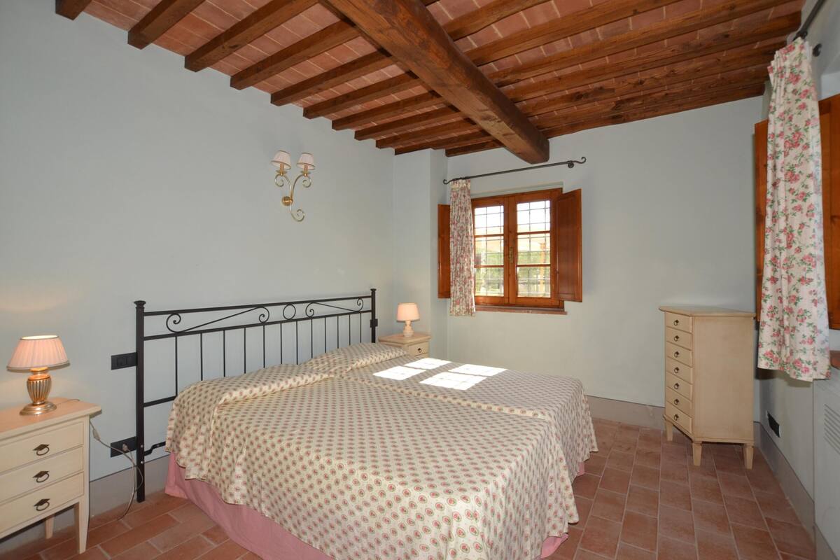 Departamento familiar, 1 habitación, junto a la montaña (Francigena 8) | 1 habitación, wifi gratis y ropa de cama