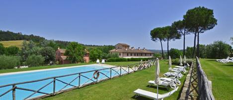 Seasonal outdoor pool, pool loungers