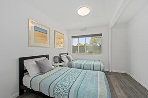5 bedrooms, iron/ironing board, internet, bed sheets - The HardyOne ~ Aldinga Beach - Stunning Abode in Serene Silver Sands (Aldinga Beach)