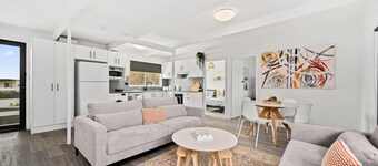 The HardyOne ~ Aldinga Beach - Stunning Abode in Serene Silver Sands