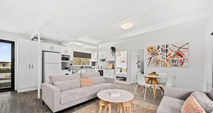 The HardyOne ~ Aldinga Beach - Stunning Abode in Serene Silver Sands