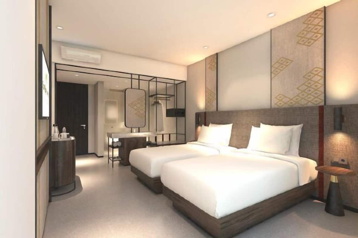 Premium bedding, minibar, in-room safe, desk