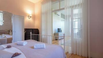1 bedroom, iron/ironing board, travel crib, WiFi