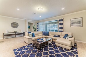 Smart TV, video games, DVD player, table football - Resort Villa Near Disney w Private Pool Spa Near Clubhouse Lazy River Arcade Gym (Kissimmee)