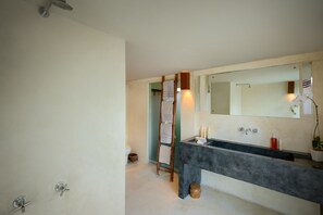 Bathtub, hair dryer, towels, soap