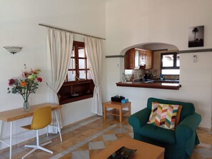 TV, lettore DVD, libri