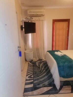 Basic Double Room | Premium bedding, down comforters, individually decorated - Repa Boutique Guest Lodge (Kimberley)
