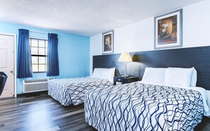 1 soverom, safe på rommet, skrivebord og strykejern/-brett