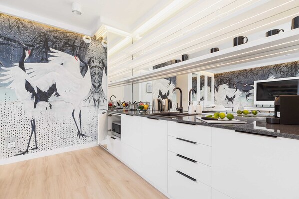 Fridge, microwave, stovetop, dishwasher