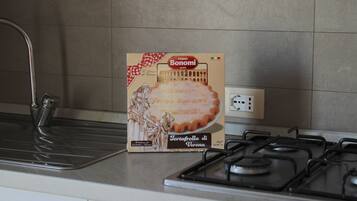 KylskÄp, mikrovÄgsugn, ugn och spishÀll