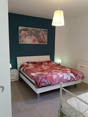 2 bedrooms, iron/ironing board, travel cot, WiFi - Simone and Simona relaxing apartments on Lake Garda (Peschiera del Garda)
