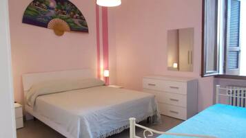 1 chambre, fer et planche Ă repasser, lit parapluie, Wi-Fi