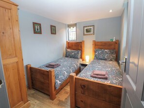 3 bedrooms, individually decorated, individually furnished, free WiFi - Nine Ladies (Matlock)