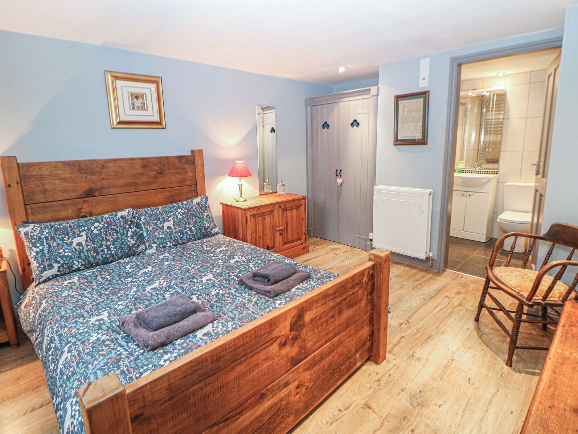 3 Schlafzimmer, individuell dekoriert, individuell eingerichtet