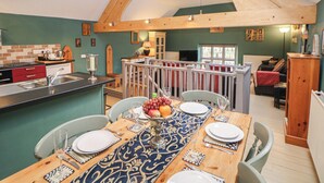 Dining - Nine Ladies (Matlock)