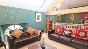 Living area - Nine Ladies (Matlock)