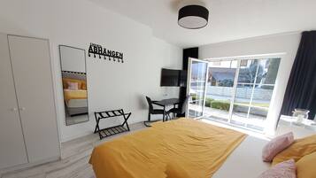 1 dormitorio, escritorio, wifi gratis y ropa de cama