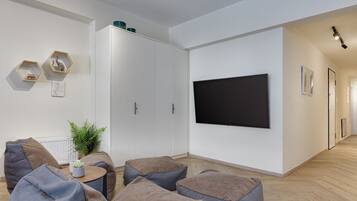 50-inch Smart TV with digital channels, TV, Netflix