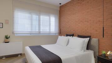 3 bedrooms, laptop workspace, blackout curtains, soundproofing