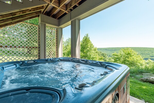 Outdoor spa tub