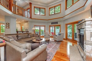 Smart TV, fireplace, DVD player