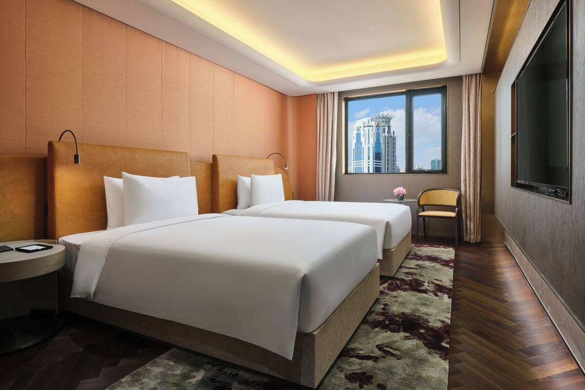 ห้องดีลักซ์ทวิน, วิวเมือง | มินิบาร์ฟรี, พื้นที่ทำงานแบบใช้แล็ปท็อป, ผ้า  ม่านกันแสง, ห้องเก็บเสียง