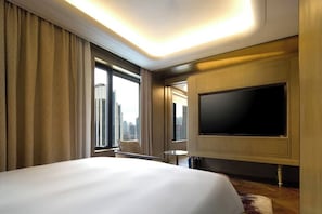 Habitació Deluxe, 1 llit de matrimoni, vistes a la ciutat | Minibar gratuït i espai de treball apte per a portàtils