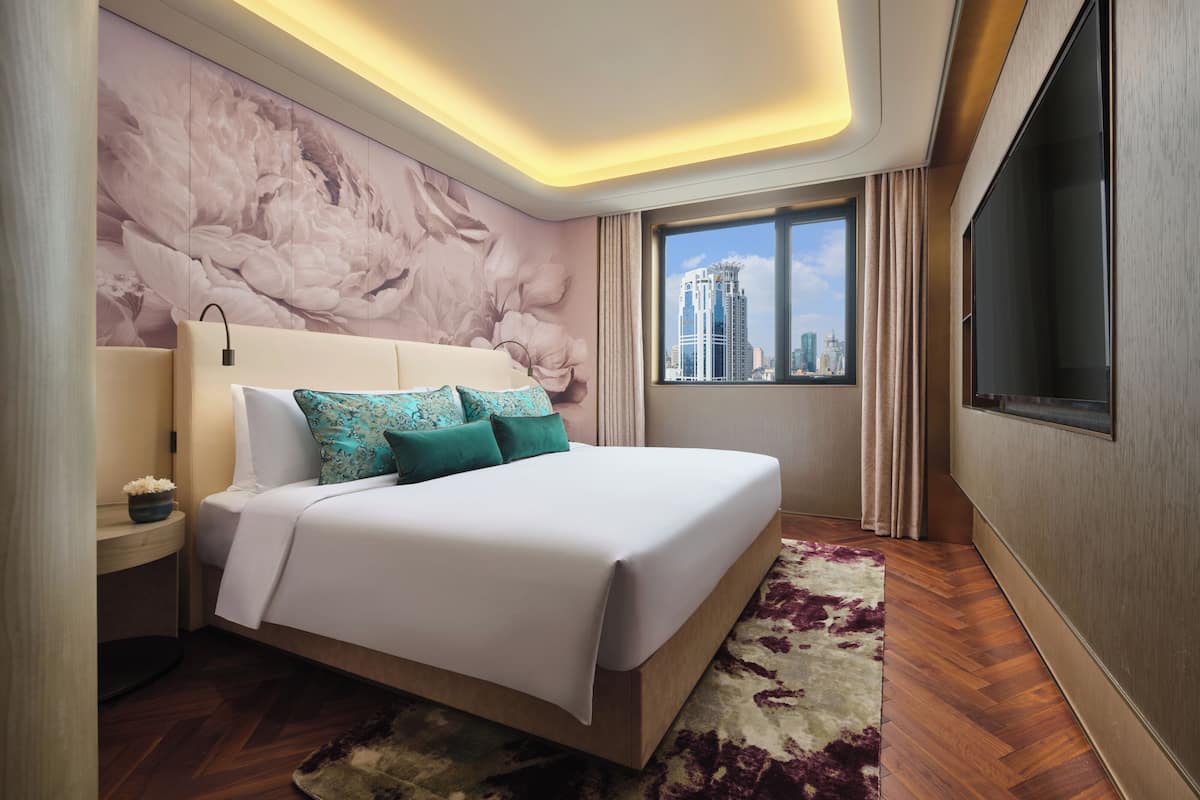 City View Queen Room