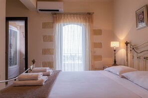 5 Schlafzimmer, Zimmersafe, Bügeleisen/Bügelbrett, Reisekinderbett