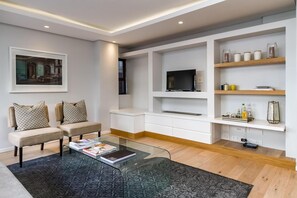 Interior - Classic 2 Bedroom Apartment With Panoranic Views (Cape Town)