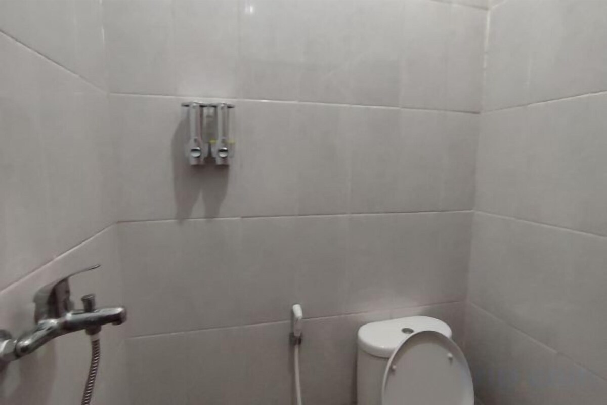 Bathroom | Shower, free toiletries, towels, soap