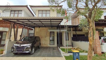 Fachada de la propiedad