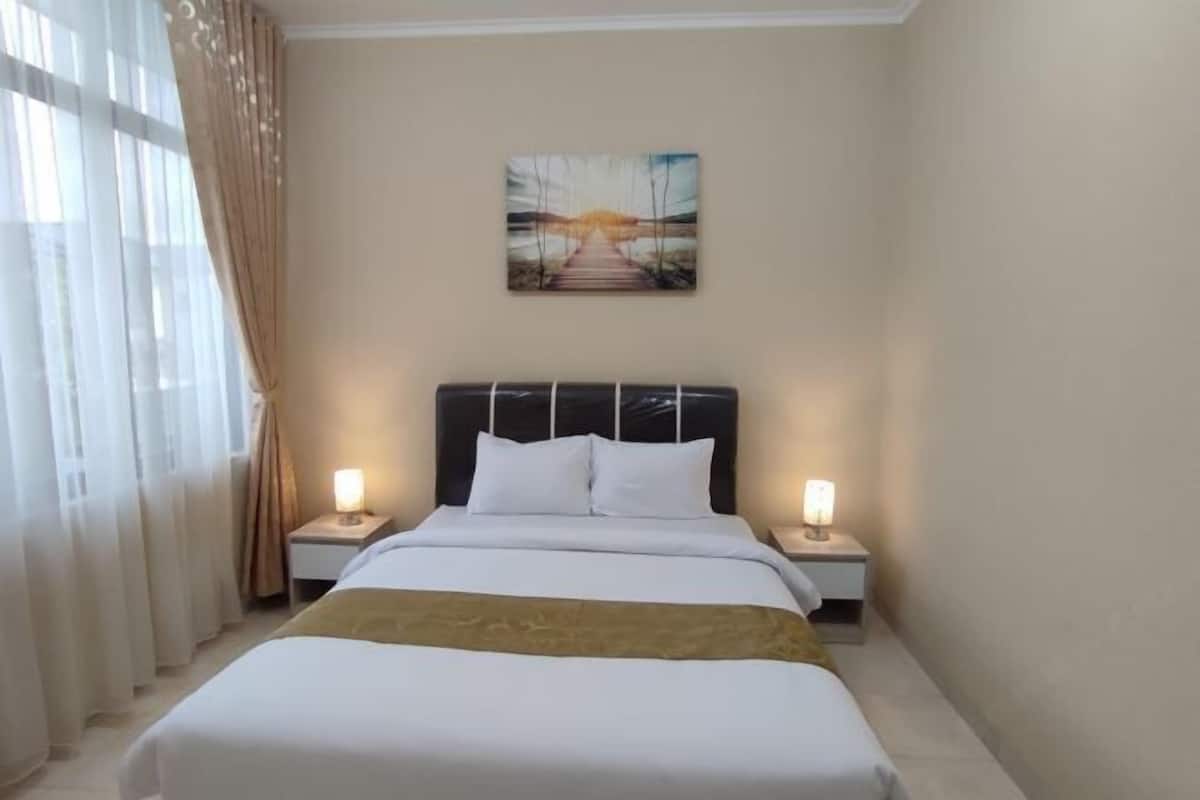 Desk, free WiFi, bed sheets