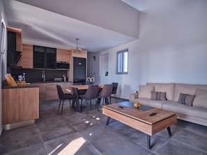 Smart TV - OLEA VILLA (NAOUSA)