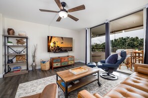 テレビ、DVD プレーヤー